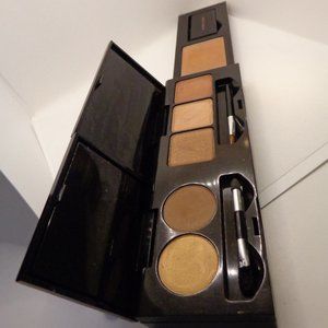 Victoria's Secret Color in Bloom "Nude Palette" Eye color/lip color/ blush